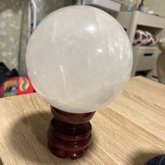 【無料】天然石の地球儀と水晶？？の画像