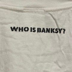 アートT バンクシー　WHO IS BANKSY? Tシャツ ホワイト　フリーサイズの画像