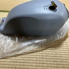 XJ400.550純正燃料タンク
の画像
