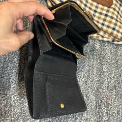 二つ折り財布の画像