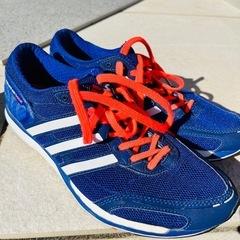 adidasの画像