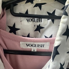 タンクトップ、柄シャツ、ジレの画像