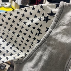 タンクトップ、柄シャツ、ジレの画像