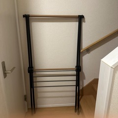 カインズ(CAINZ) タオル掛け付きX型室内物干し ブラックの画像