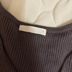 新品　GU トップスの画像