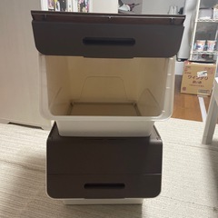 重ねて使える衣装ケースの画像