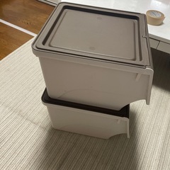 重ねて使える衣装ケースの画像