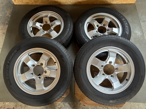 ジムニー　アルミホイール4本セット WEDSホイールTOYOタイヤ　美品