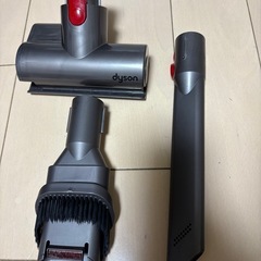 Dyson v7 animal ploスティッククリーナー 本体、付属品有りの画像