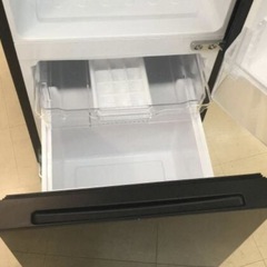 冷蔵庫【配達無料お届け設置出来ます💫都内近郊🚚】✨人気のHisense製❄️高品質✨除菌クリーニング済の極美品✨他にも冷蔵庫.洗濯機.電子レンジ.オーブン電子レンジ.炊飯器.テーブル&椅子.机&チェアー.ベット&マットレス.ドレッサーなど多種多様な美品が有ります✨お気軽にお問い合わせ下さい💫の画像