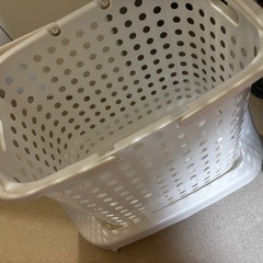 洗濯物カゴの画像