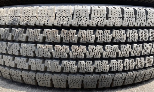 TOYO TIRES 195/80R15 24年製　冬タイヤ