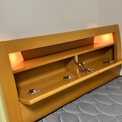 ニトリ　木製シングルベッド 跳ね上げ収納付き　リフトアップ収納の画像