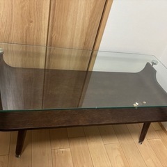 ガラステーブルの画像