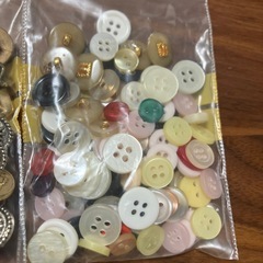古いボタン　たくさんの画像