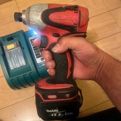 マキタ　バッテリーと充電器（本体おまけ）の画像