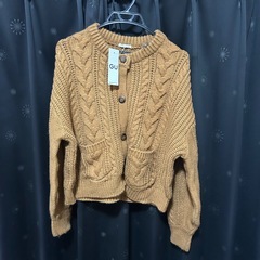 【GU】ケーブルクロップドカーディガン　ブラウンの画像