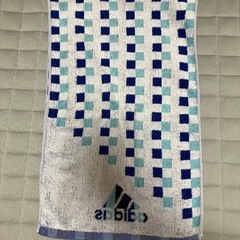アディダスのスポーツタオルの画像