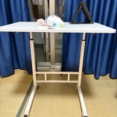 セット机の椅子の画像