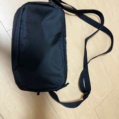 無印　背面ポケット付き　撥水ショルダーバッグ　⭐︎美品の画像