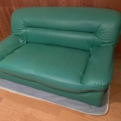 ２人掛けソファー使わなくなったので譲りますの画像