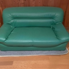 ２人掛けソファー使わなくなったので譲りますの画像