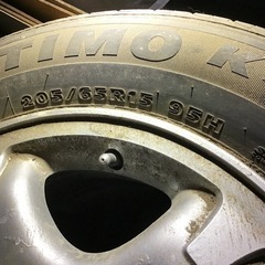 車のタイヤ205/65R15の画像