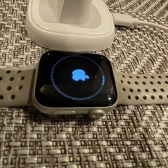 【 Apple Watch series4 】 充電スタンド NIKE純正バンド付きの画像