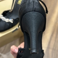 ブラック ハイヒール ビジュー付きの画像