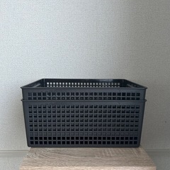 100均　カゴ　2つの画像