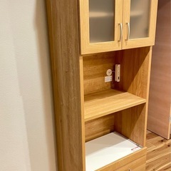美品！！レンジ台、食器棚の画像