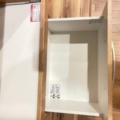 美品！！レンジ台、食器棚の画像