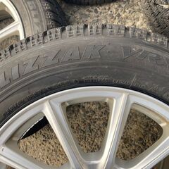 215/60R17 東北6県無料配送対応‼️爆安‼️最終値下げ‼️①超超超バリ溝❗ 国産ブリジストン VRX❗ アルミ付き 国産 タイヤ !!　スタッドレスの画像
