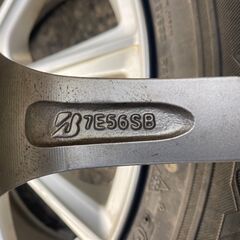 215/60R17 東北6県無料配送対応‼️爆安‼️最終値下げ‼️①超超超バリ溝❗ 国産ブリジストン VRX❗ アルミ付き 国産 タイヤ !!　スタッドレスの画像