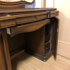 イタリア製輸入家具ドレッサー(今日のお昼まで )の画像