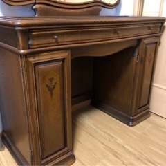 イタリア製輸入家具ドレッサー(今日のお昼まで )の画像