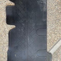 ダイハツ ハイゼットカーゴ  
後部座席用 ゴムマットの画像