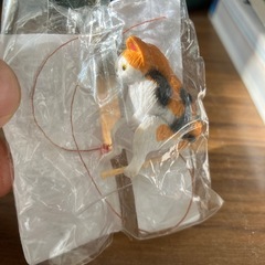 猫の釣り　置き物　3センチ程の画像