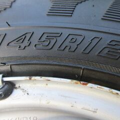 軽トラ用 145R12 LTタイヤ付きホイール2本の画像