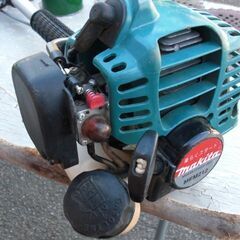 マキタ　楽々始動のエンジン草刈機　中古の画像
