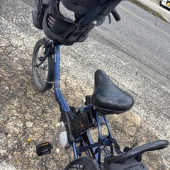 話し中電動自転車の画像