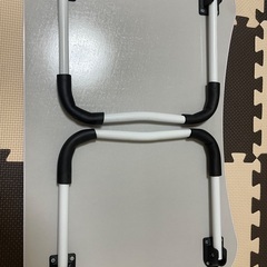 小さい折り畳みテーブルです。の画像