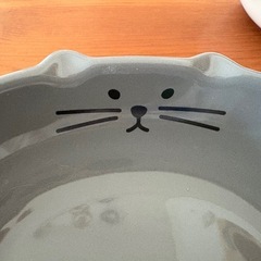 猫のプレート　皿　瓶の画像