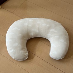 ニトリベビー　接触冷感　Nクール　授乳クッションの画像