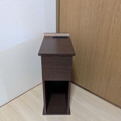 【美品】サイドテーブル、2口コンセント付きの画像