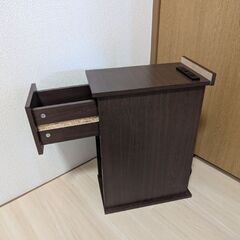 【美品】サイドテーブル、2口コンセント付きの画像