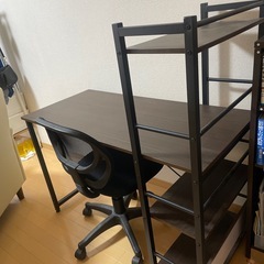 【ニトリ棚付きデスク、勉強机、作業用デスク】【無料】(キャスター付きイス)の画像