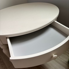 lKEA  可愛い丸テーブル    の画像