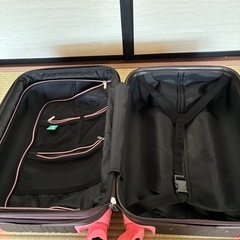 【無料】ブラウン×ピンクのスーツケース／キャスター破損あり・引き取り希望の画像