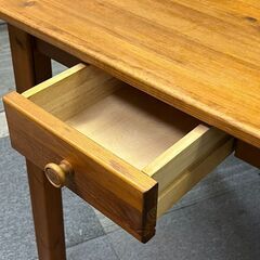 天然木ダイニングテーブル（2人用）の画像